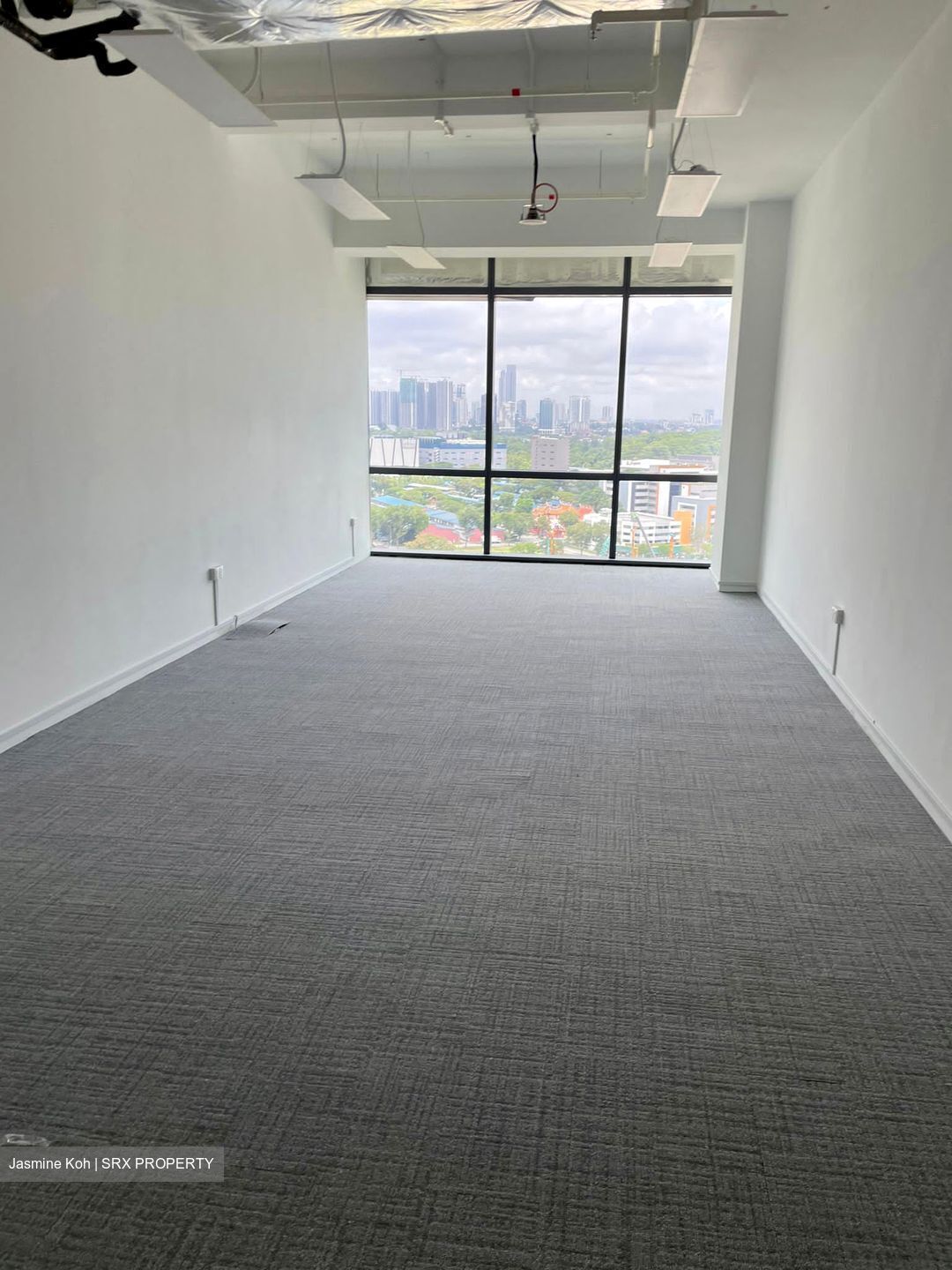 Woods Square (D25), Office #433589071